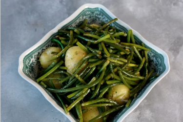 Як смачно приготувати стрілки часнику: рецепт