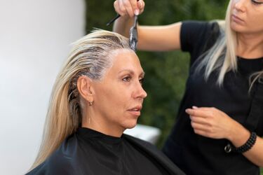 Літні тренди: які омолоджувальні стрижки точно варто зробити жінкам за 45