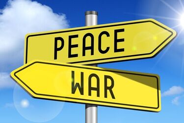 Чи дійсно світ розпадається на два полюси?