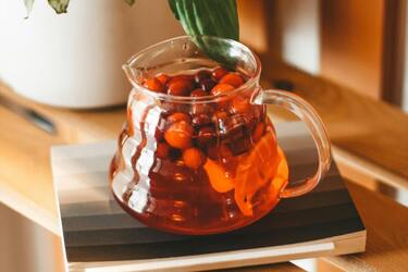 Добавьте немного мяты: как закрыть вкусный компот из вишен на зиму