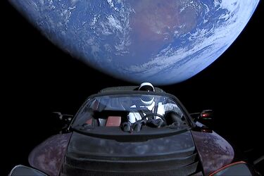 Чи впаде на Землю запущена в космос Tesla Ілона Маска: припущення науковців