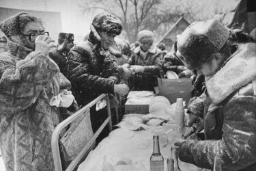 'Організуємо на трьох?': типові фрази радянської людини