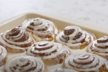 Смачні сіннабони з ніжним кремом