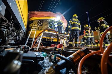 У Чехії пасажирський потяг, який прямував в Україну, зіткнувся з вантажним: серед загиблих є українці (фото та відео)