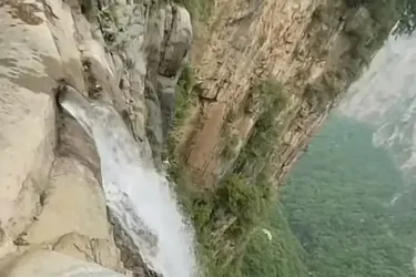 Виявився підробкою: найвищий водоспад Китаю було створено людьми (фото, відео)