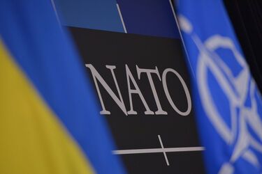 НАТО не учится на своих ошибках: дующий на холодное будет в эпицентре бури