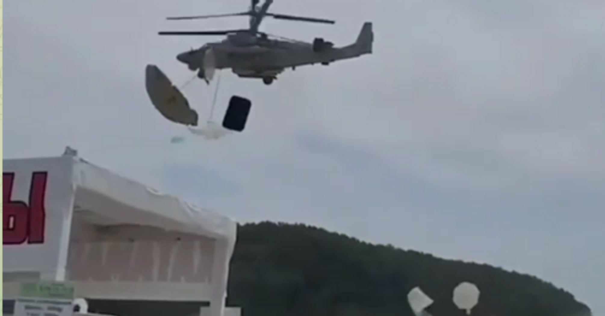 Военный вертолет на пляже: россиян используют как живой щит