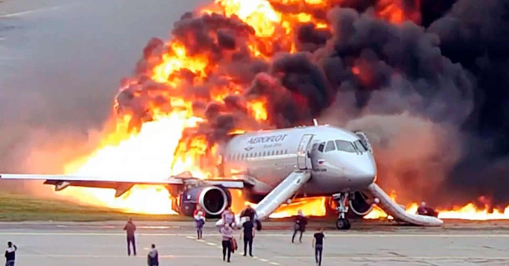 В Подмосковье упал вылетевший из авиазавода пассажирский самолет Sukhoi Superjet: есть жертвы (видео, фото с места событий)