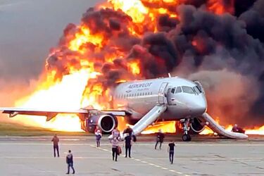 У Підмосков'ї впав пасажирський літак Sukhoi Superjet, який вилетів з авіазаводу: є жертви (відео, фото з місця подій)