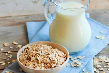 Почему не стоит пить овсяное молоко