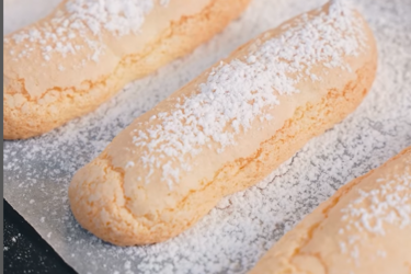 Печиво для тірамісу легко приготувати дома: рецепт