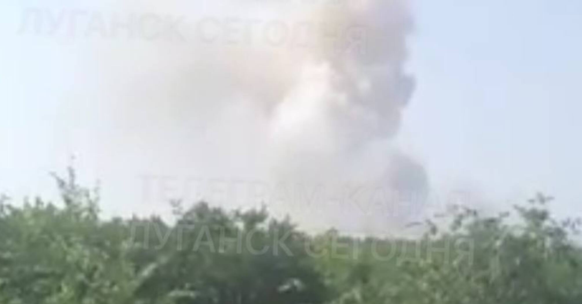Серія вибухів пролунала в окупованому Луганську: є приліт вертолітному майданчику біля авіаційного училища (фото, відео)