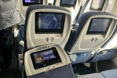 Пассажиров разбросало по салону самолета: Boeing 787, летевший из Мадрида, попал в сильную турбулентность (видео)