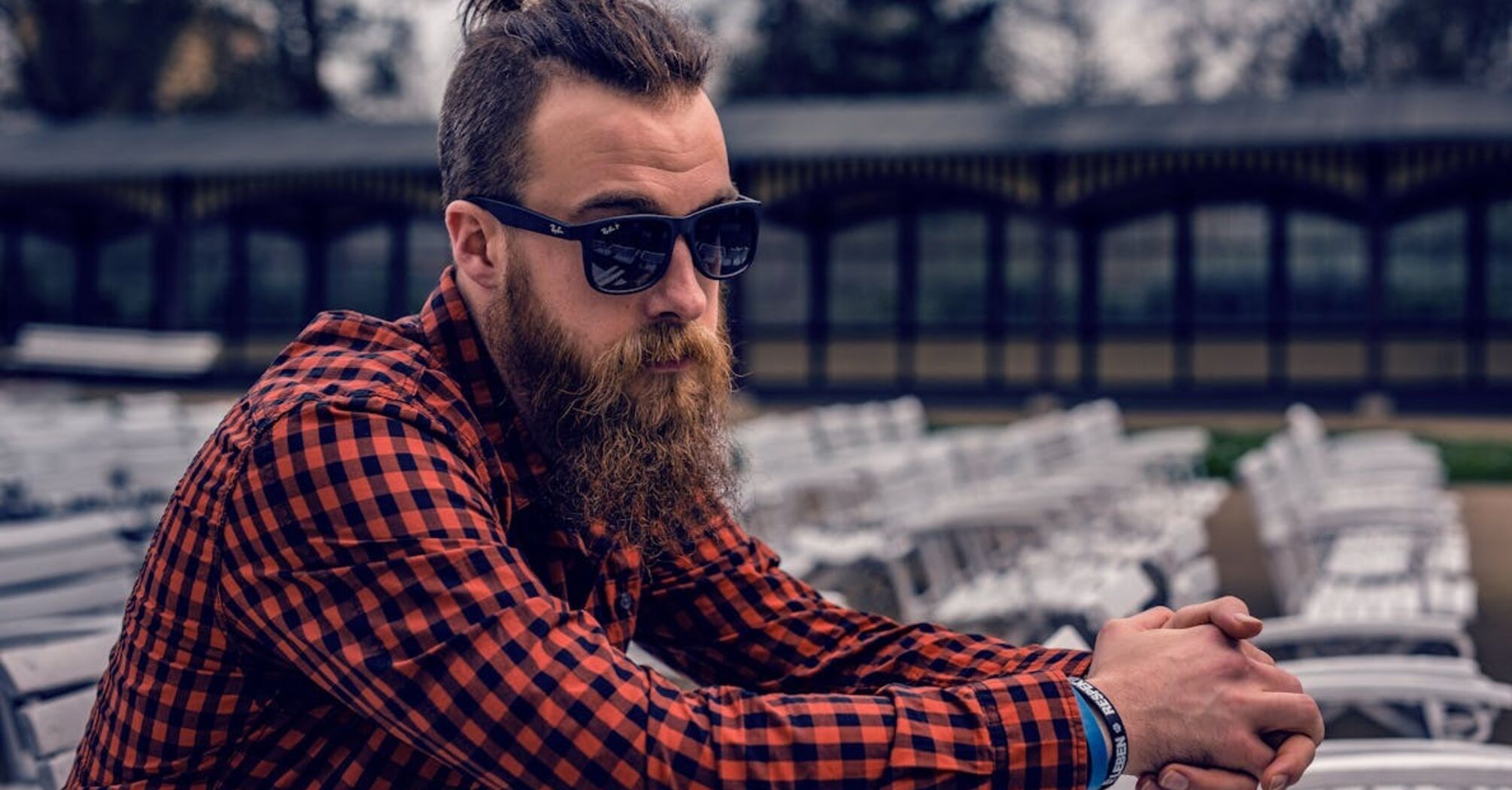 Чому чоловіки відрощують бороду: гіпотеза науковців