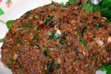 Популярна, але смертоносна: яка страва щорічно забирає життя 20 тисяч людей (фото, відео)