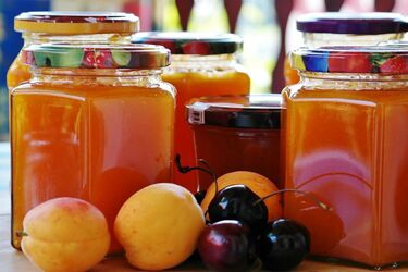 Для ідеального варення: експерт розповів, скільки цукру треба на 1 кг фруктів чи ягід