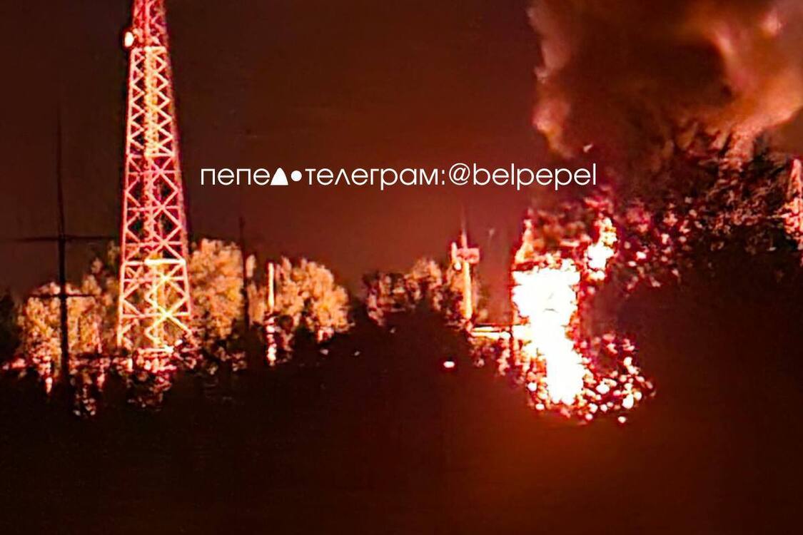 Россию атаковали беспилотники: в двух областях вспыхнули подстанции (видео)