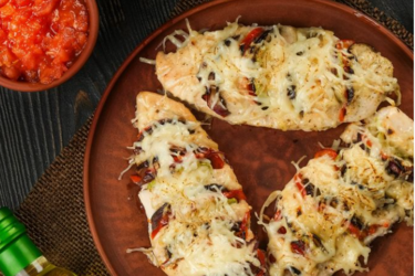 Универсальное блюдо: рецепт куриного филе, запеченного с овощами