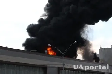 На росії масштабно палає оборонний завод, що виробляє електроніку для міжконтинентальних балістичних ракет (відео, фото)