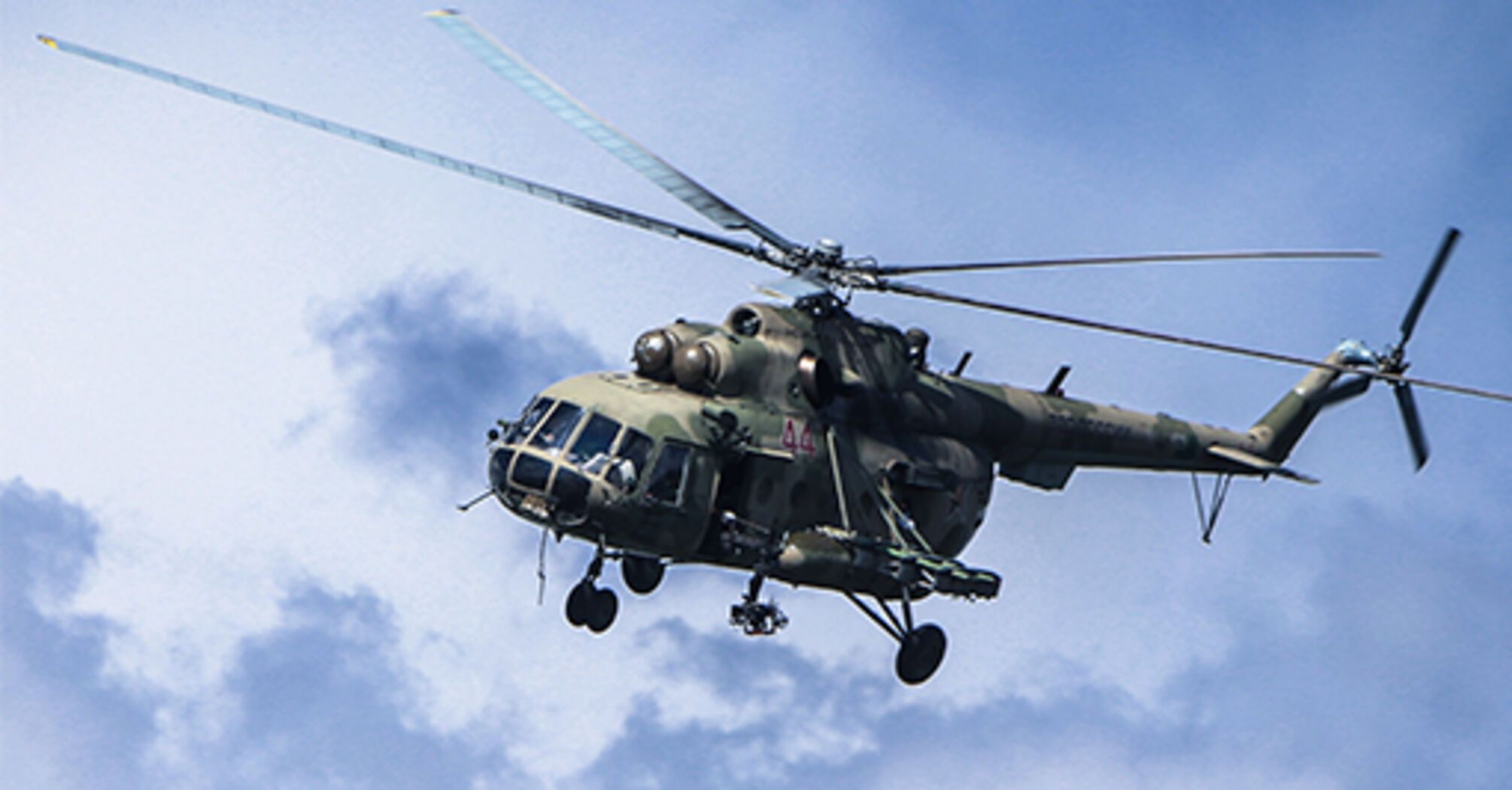 На борту были раненые: россияне сбили собственный вертолет Ми-8 под Донецком (видео)