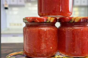 Сырая аджика с перцем чили