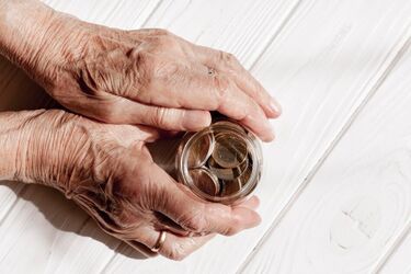 Без пенсий: какие категории украинцев будут получать только социальную помощь