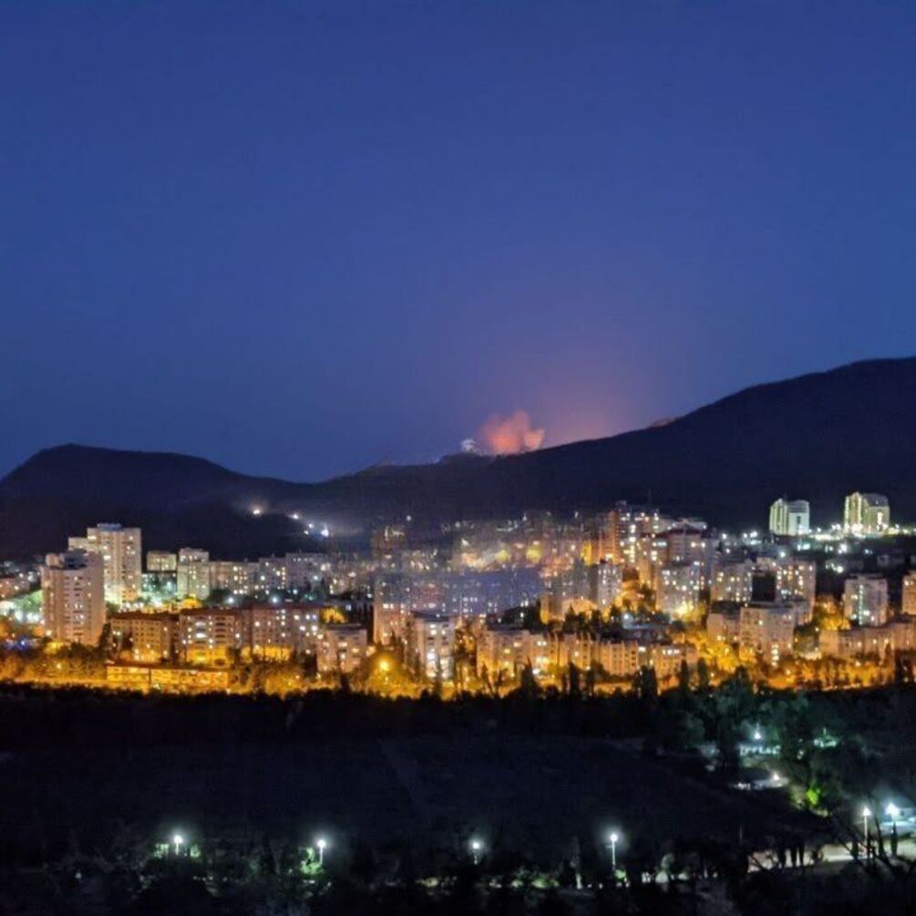В Крыму произошел масштабный пожар на газопроводе вблизи Алушты (фото, видео)