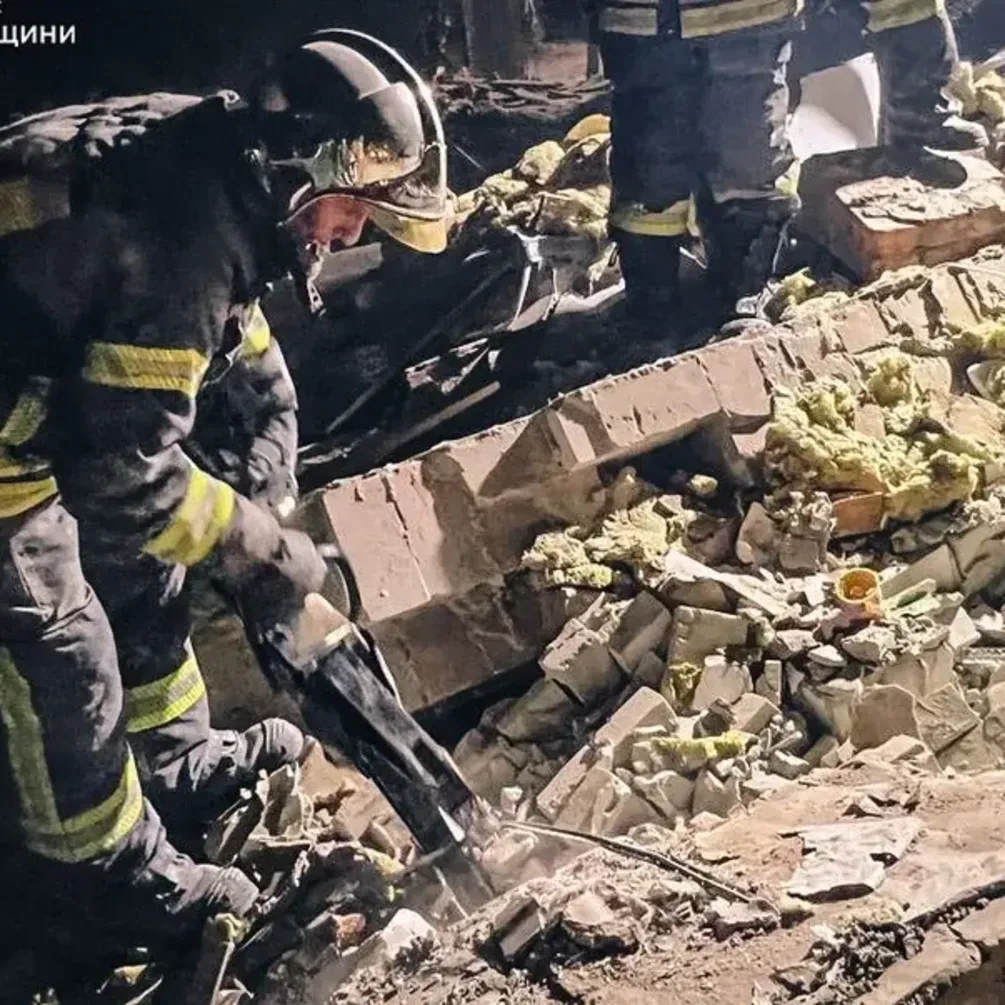 Россия атаковала Украину баллистикой и 'шахедами': в Киевской области из-под завалов достали тело мужчины и его 4-летнего сына