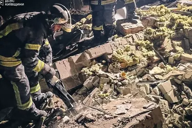 Россия атаковала Украину баллистикой и 'шахедами': в Киевской области из-под завалов достали тело мужчины и его 4-летнего сына