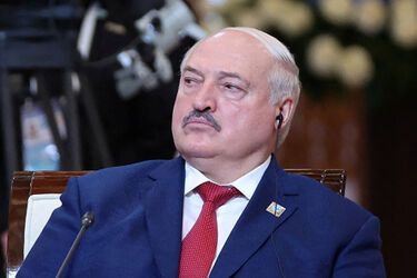Зачем Лукашенко отправил войска на границу с Украиной