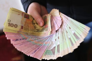 Ukrainian families with children will receive UAH 2400 per person: how to get the money