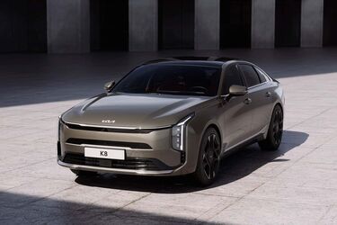У футуристичному стилі: KIA представила новий седан K8 (фото)