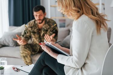 Ни в коем случае не жалеть: психолог сказал, как поддерживать военных и ветеранов