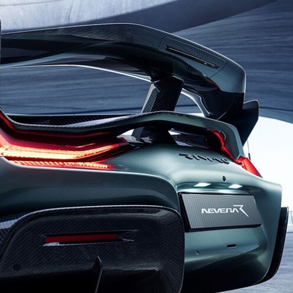 The world's fastest mass-produced electric car has accelerated: it can reach 100 km/h in 1.8 seconds (photo)