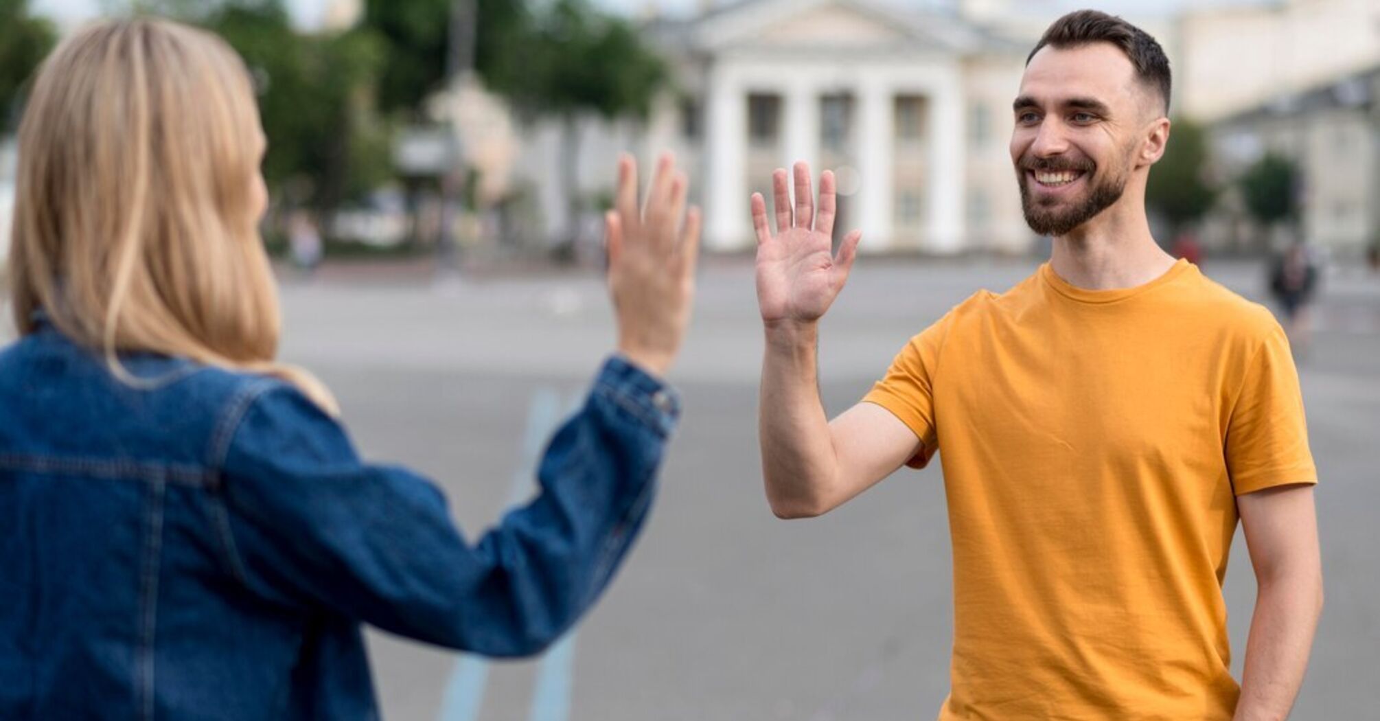 Чи можна вживати слово здрастуйте у спілкуванні українською: пояснення мовознавців