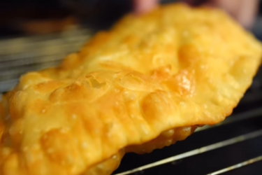 Крымскотатарские чебуреки: рецепт