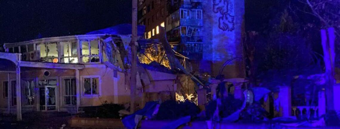 Russian Federation strikes at hotel in Kramatorsk: two journalists injured, another one under rubble (photos)
