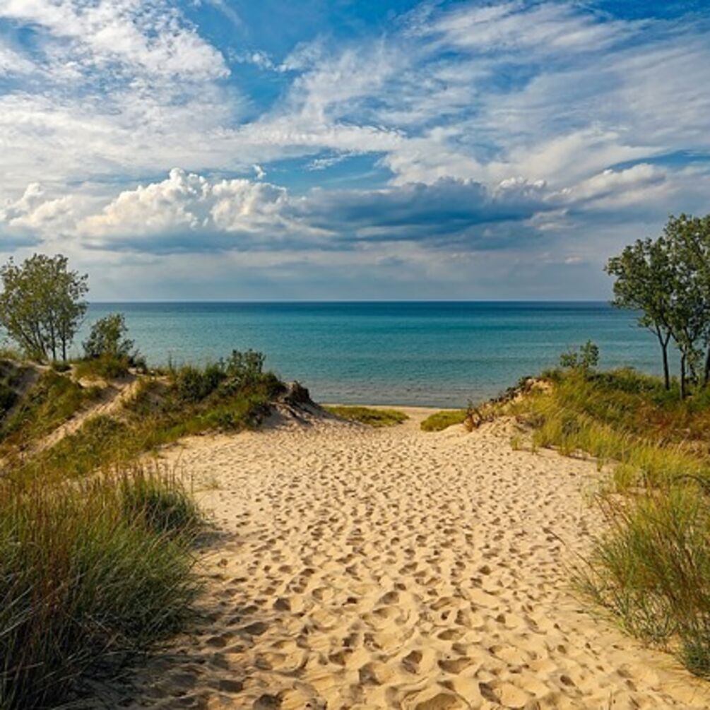 ТОП 5 найгарніших пляжів України, де можна відпочити вже в наступні вихідні