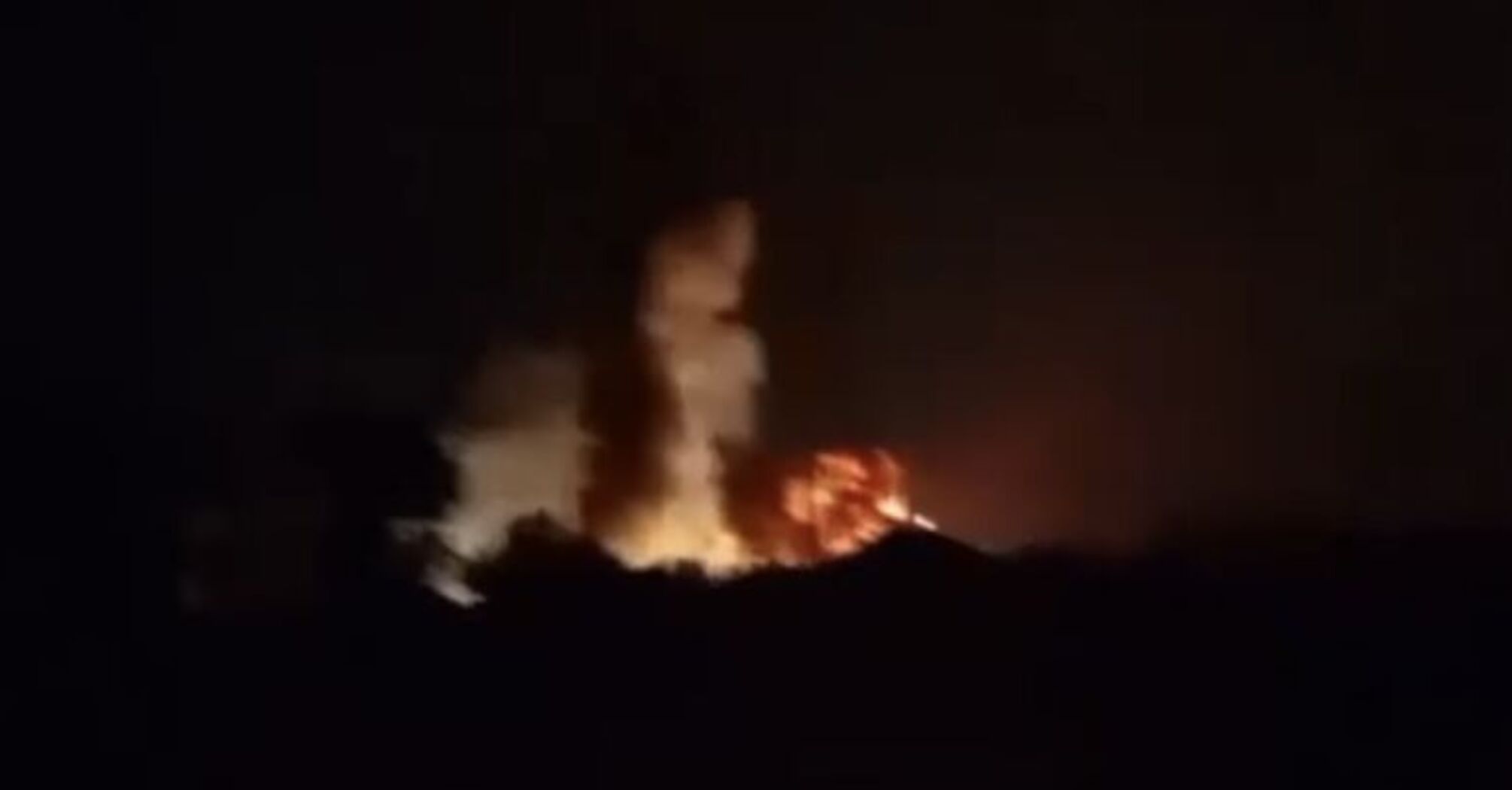 Дроны атаковали аэродром Морозовск в Ростовской области: сообщается о взрывах и пожаре