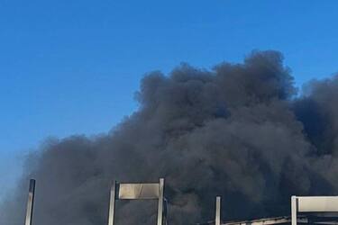 Армия РФ атаковала предприятие в городе Сумы: в месте попадания пожар, ранены 9 человек (фото)