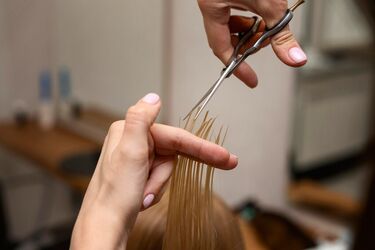 Долго держат форму: три осенние стрижки, которые помогут выглядеть на 10 лет моложе