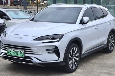 Бум на електромобілі в Україні: названо найпопулярніші моделі