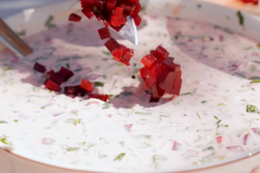 Холодний борщ: улюблена страва дитинства