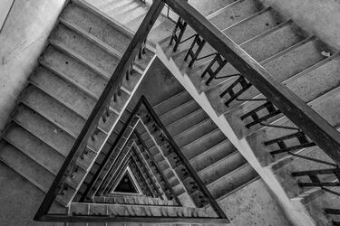 'Лестничный пролет': як правильно перекласти на українську