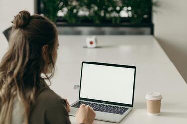 За какую работу из дома украинцы могут получать тысячу долларов: обзор вакансий