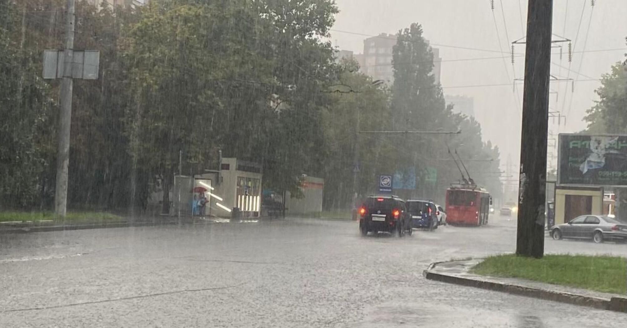 Зливи затопили вулиці та будинки в Одесі (відео, фото)