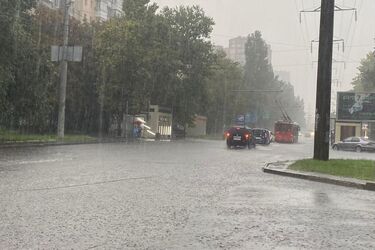 Зливи затопили вулиці та будинки в Одесі (відео, фото)