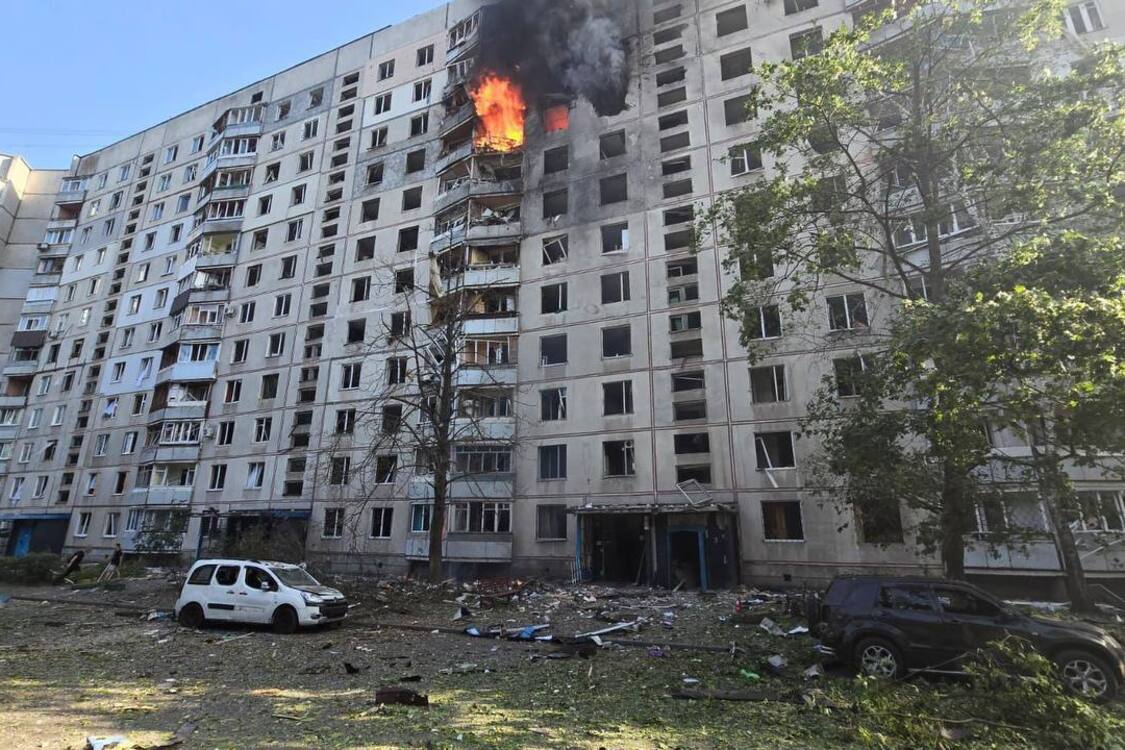 россия КАБами ударила по жилому дому в Харькове: среди раненых - дети (видео)