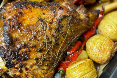 Baked lamb leg with potatoes: recipe