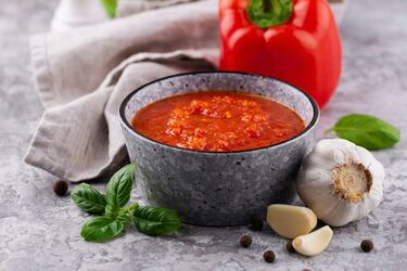 Жгучая и вкусная: как на зиму закрыть аджику без уксуса